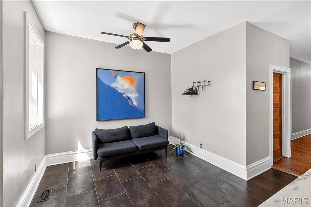 St Louis, Missouri 63108, United States, 4 Bedrooms Bedrooms, ,3 BathroomsBathrooms,Residential,Pending,201747