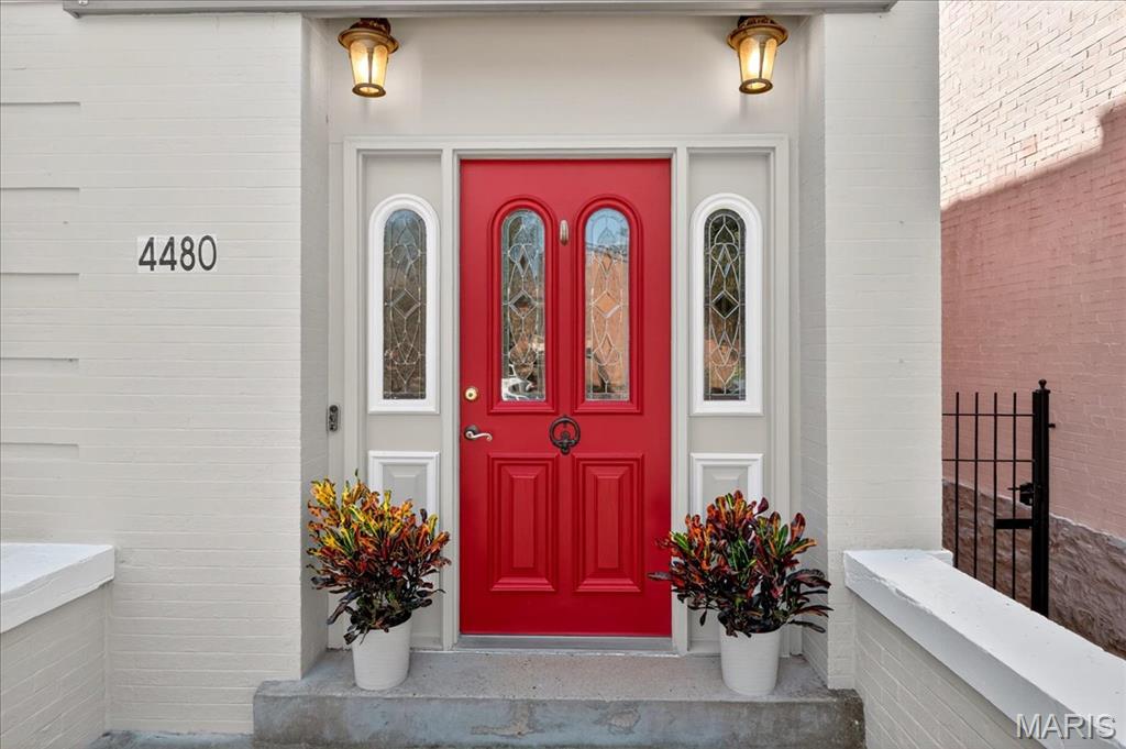 St Louis, Missouri 63108, United States, 4 Bedrooms Bedrooms, ,3 BathroomsBathrooms,Residential,Pending,201747