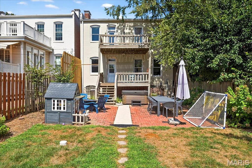 St Louis, Missouri 63108, United States, 4 Bedrooms Bedrooms, ,3 BathroomsBathrooms,Residential,Pending,201747