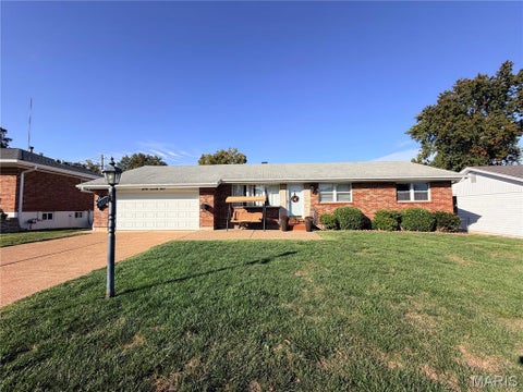 Photo of 6029 Pebble Hill Drive, St Louis, MO 63123 (MLS # 26068503)