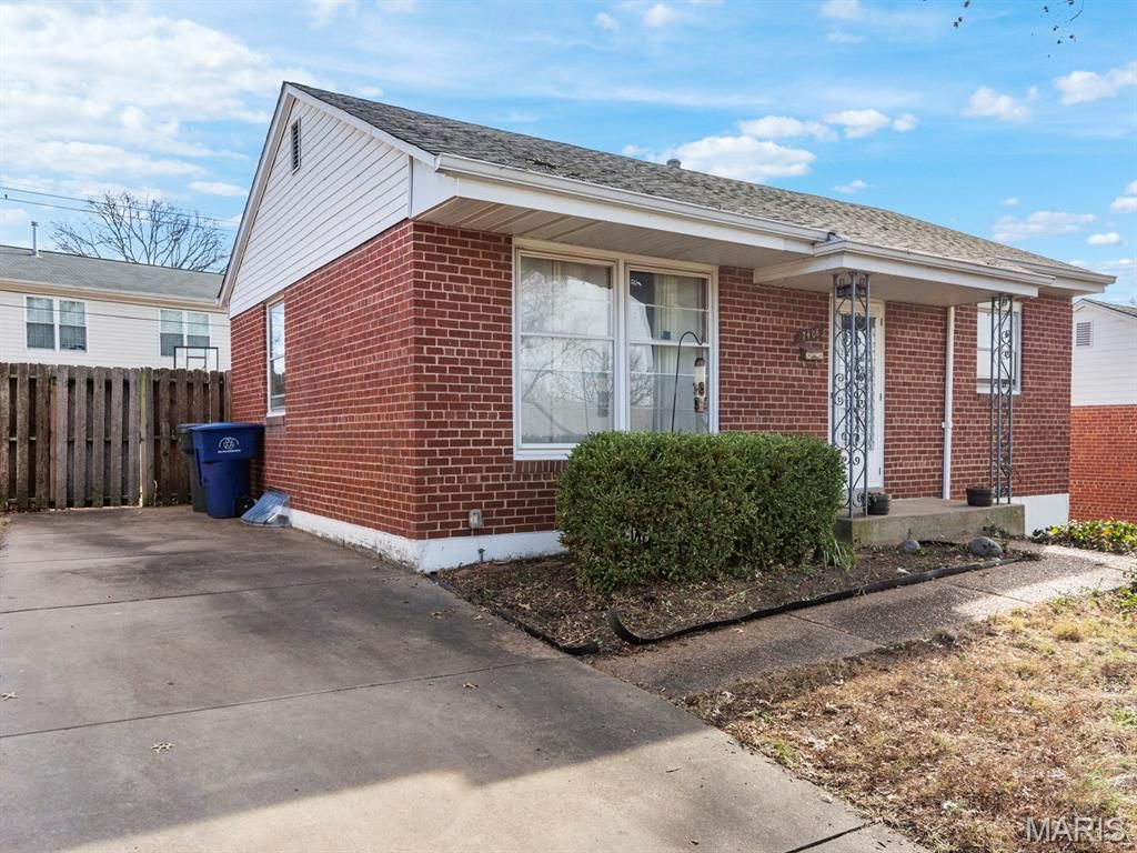 Photo of 7408 Ray Avenue, St Louis, MO 63116 (MLS # 26019029)