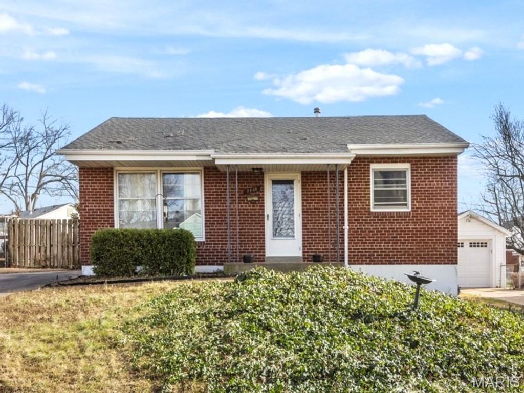 Photo of 7408 Ray Avenue, St Louis, MO 63116 (MLS # 26019029)