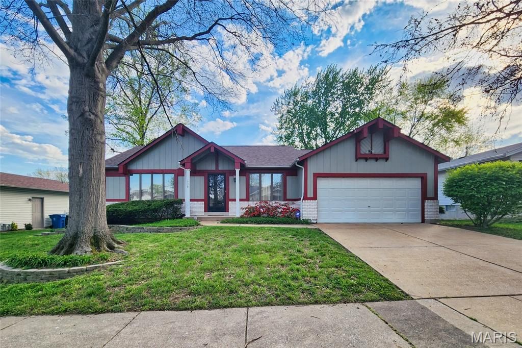 Photo of 1938 Riverwood Trails Drive, Hazelwood, MO 63031 (MLS # 26028891)