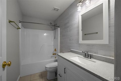 Tiny photo for 332 Remington Way Drive, Ballwin, MO 63021 (MLS # 26011985)