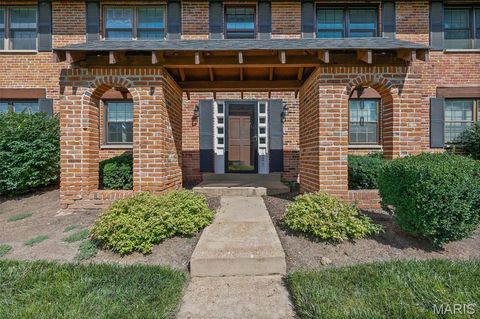 Photo of 7921 Royal Arms Court #1, Crestwood, MO 63123 (MLS # 26034278)