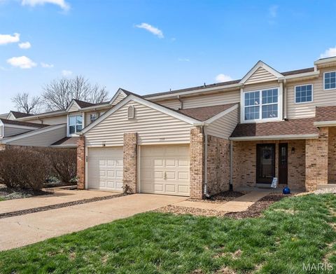 Photo of 2319 Sandalwood Creek Court, Wildwood, MO 63038 (MLS # 26015579)