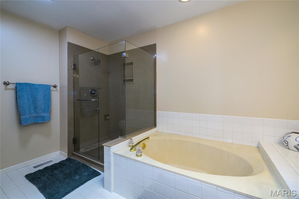 White Gate Farms Condo Amd - Residential