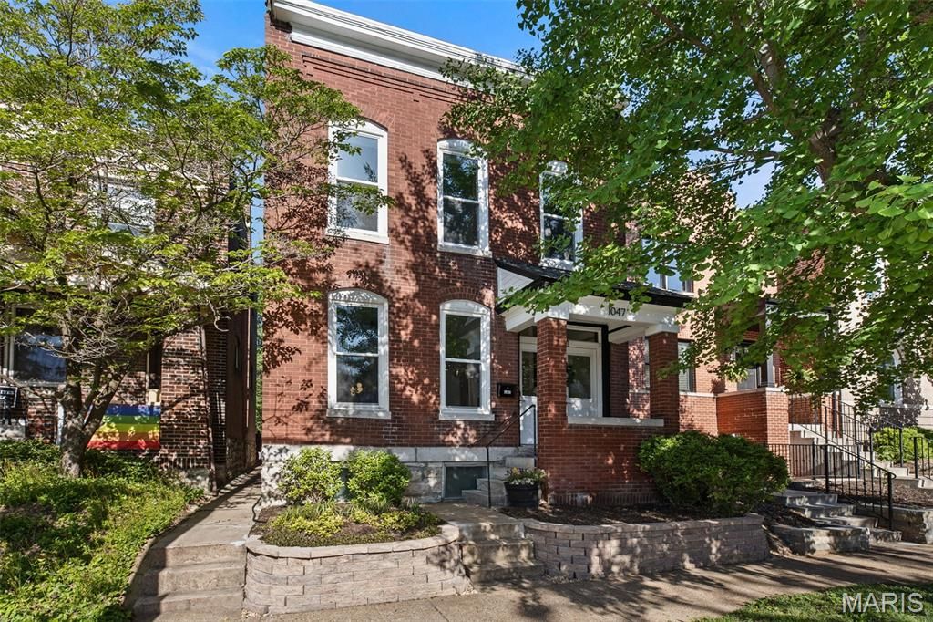 Photo of 1047 S Taylor Avenue, St Louis, MO 63110 (MLS # 26026250)