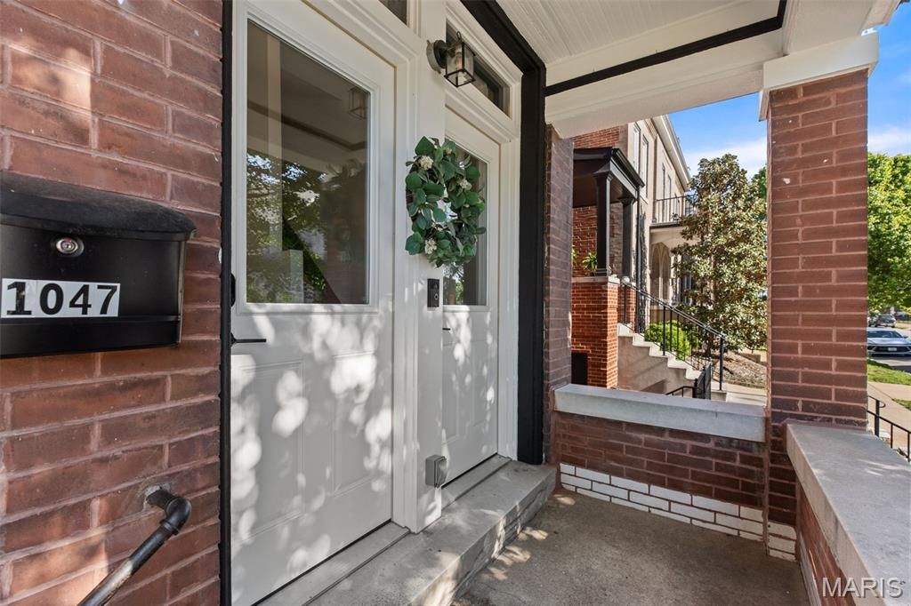 Photo of 1047 S Taylor Avenue, St Louis, MO 63110 (MLS # 26026250)
