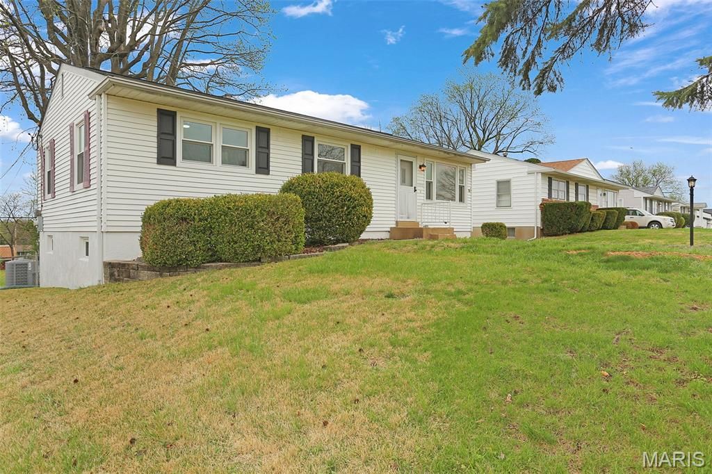 Photo of 11125 Pine Forest Drive, St Louis, MO 63126 (MLS # 26020152)