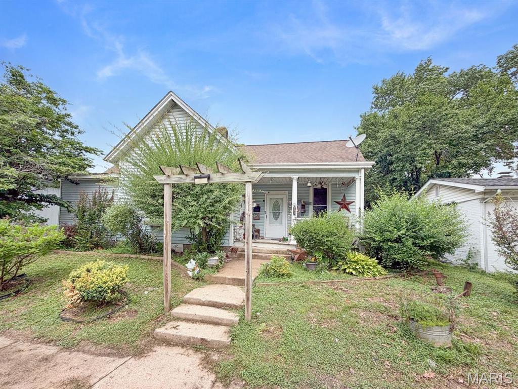 Photo 1 of 6 — 1115 S Carolina Street, Louisiana, MO 63353