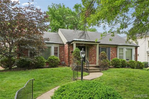 Photo of 214 Topton Way, Clayton, MO 63105 (MLS # 26028664)