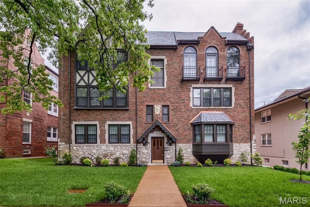 Photo of 7552 Wydown Boulevard #2E, Clayton, MO 63105 (MLS # 25082104)