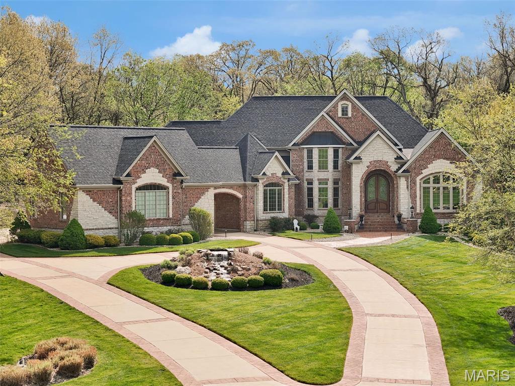 990 Stonecastle Drive