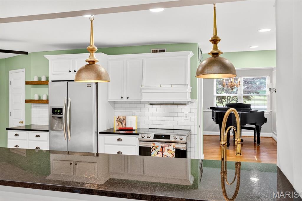 St Louis, Missouri 63119, United States, 3 Bedrooms Bedrooms, ,3 BathroomsBathrooms,Residential,Coming Soon,184699