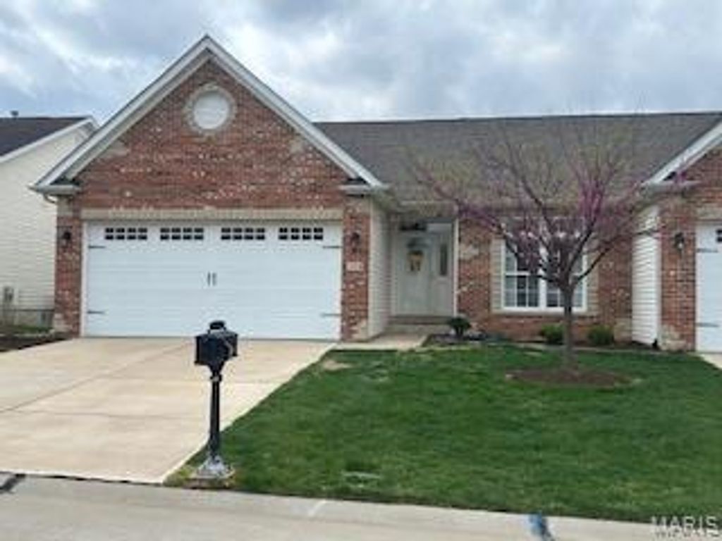 Photo of 244 Glasgow Drive, St Charles, MO 63301 (MLS # 26019759)