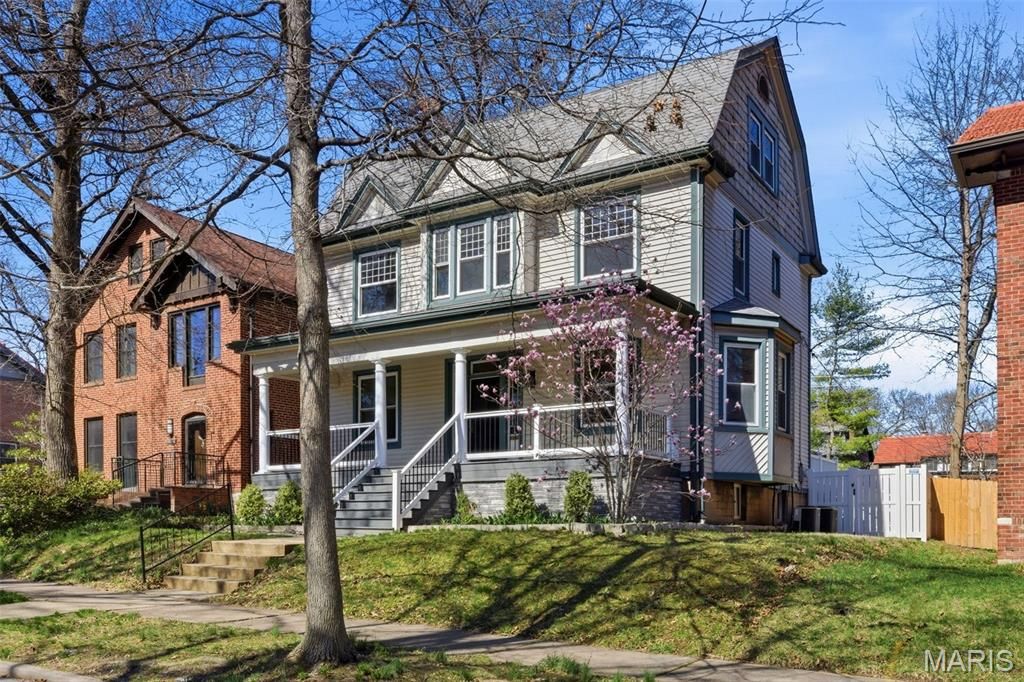 Photo of 7065 Waterman Avenue, University City, MO 63130 (MLS # 26026320)