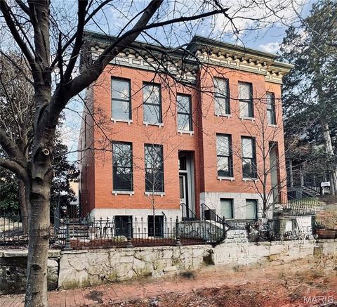 1310 Mackay Place St Louis MO 63104