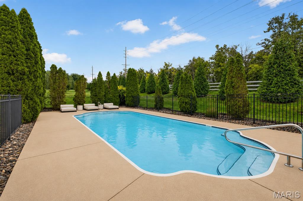 800 Dunbarton Drive