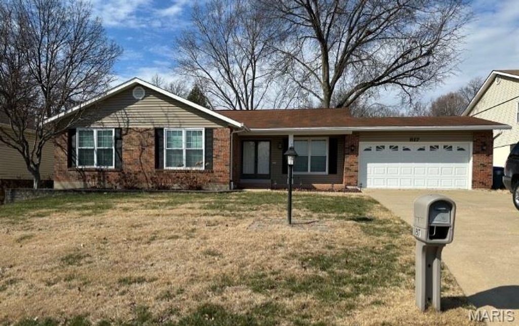 Photo of 817 Greenridge Lane, St Peters, MO 63376 (MLS # 26014116)