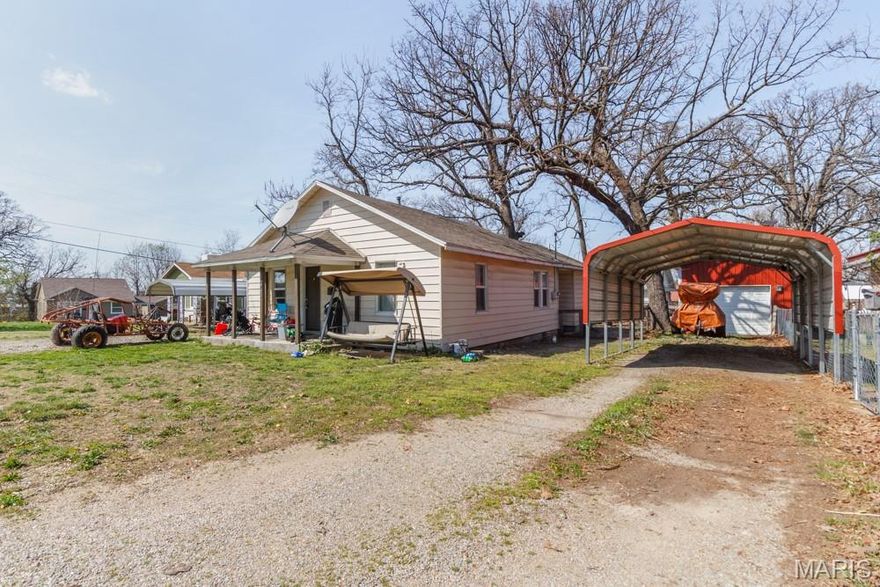 Welcome to 209 South Park Manor Boulevard--where 1930s charm meets modern comfort! This beautifully updated home has been thoughtfully remodeled over the past 7 years with new electrical wiring, plumbing, HVAC, windows, flooring, stainless steel appliances, bathrooms, water heater, doors, and light fixtures. Truly move-in ready, this home offers peace of mind and contemporary style from day one.
Featuring 3 bedrooms and 2 full bathrooms, this inviting residence blends classic character with fresh, modern finishes. Its central location places you within walking distance of popular restaurants, the movie theater, and the Cowan Civic Center. Plus, all Lebanon schools are just minutes away, and quick access to I-44 makes commuting simple and stress-free.
This home is ready to serve you and your family for years to come--schedule your showing today!