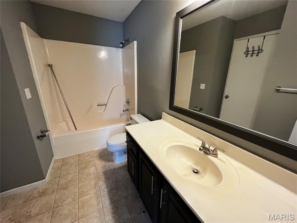 Woodlake Village Condos Ph5-B - Residential