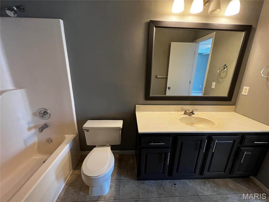 Woodlake Village Condos Ph5-B - Residential