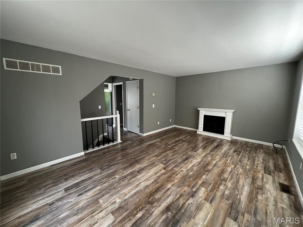 Woodlake Village Condos Ph5-B - Residential