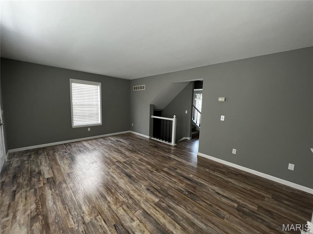 Woodlake Village Condos Ph5-B - Residential