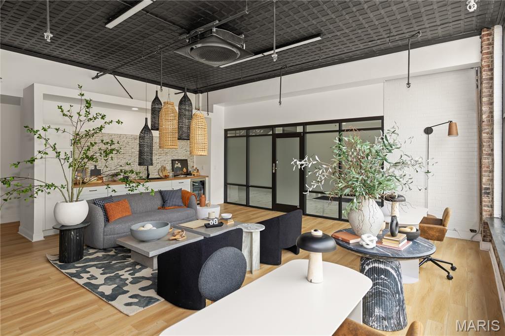 Munsons Sub - Commercial Lease