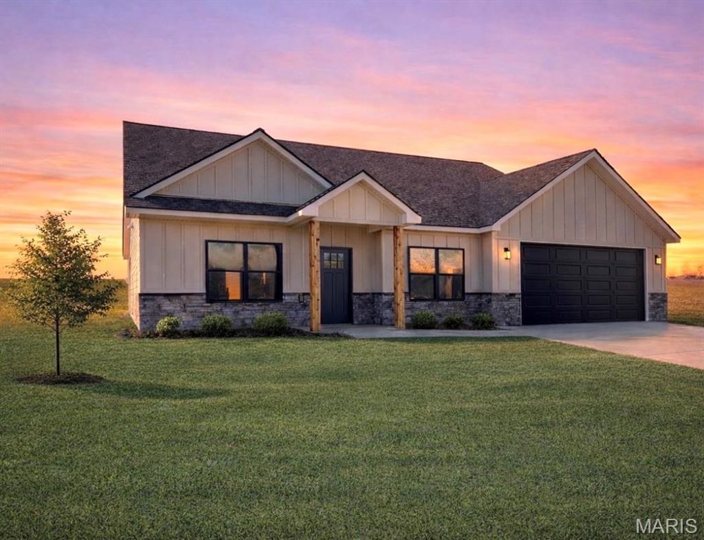 Photo of 426 Honeysuckle Drive, Hannibal, MO 63401 (MLS # 26013810)