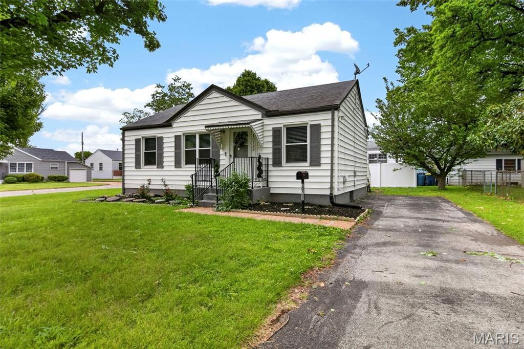 Photo of 10732 Saint Francis Lane, St Ann, MO 63074 (MLS # 26025507)