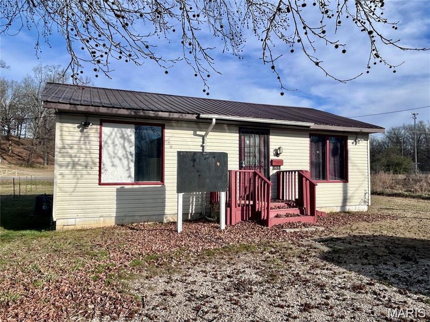 $48,000. 1517 Grove St. Centrally-located commercial property is suitable for investors or owners/occupants. This building can accommodate multiple types of businesses Including food service, barber shop, animal grooming, office space, etc. 
Next door to Sycamore Plaza (Beehive). 
This building is zoned as a commercial property.