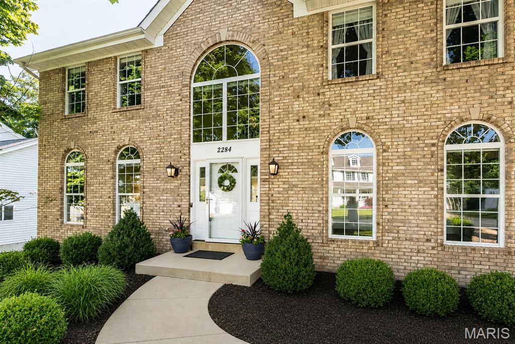 2284 Crimson View Drive