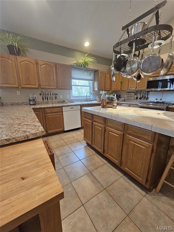 Pearl Ridge Estate Mittler Ac - Residential