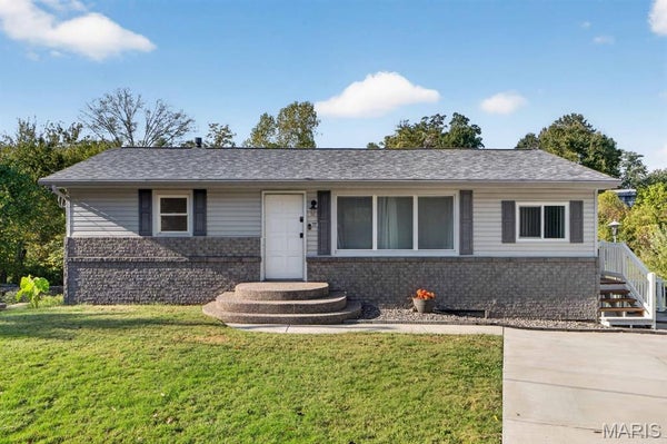 27 LILLIAN DR, SAINT CHARLES, MO 63304 - Image b655b3bebc828f48be590d3e1eeb67f8/123710613