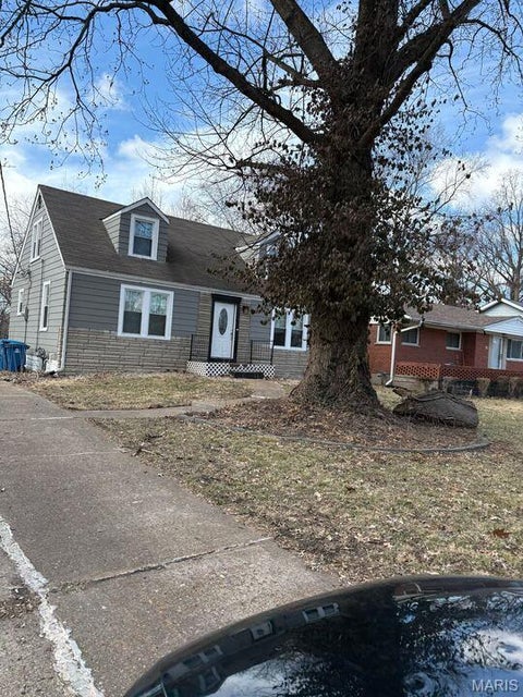 Photo of 19 S Schlueter Avenue, St Louis, MO 63135 (MLS # 26058168)