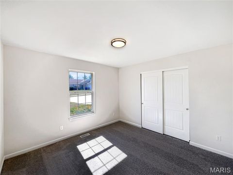 Tiny photo for 405 Excalibur Boulevard, Troy, MO 63379 (MLS # 25069151)
