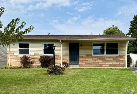 Photo of 11917 Glenridge Drive, Maryland Heights, MO 63043 (MLS # 26059883)