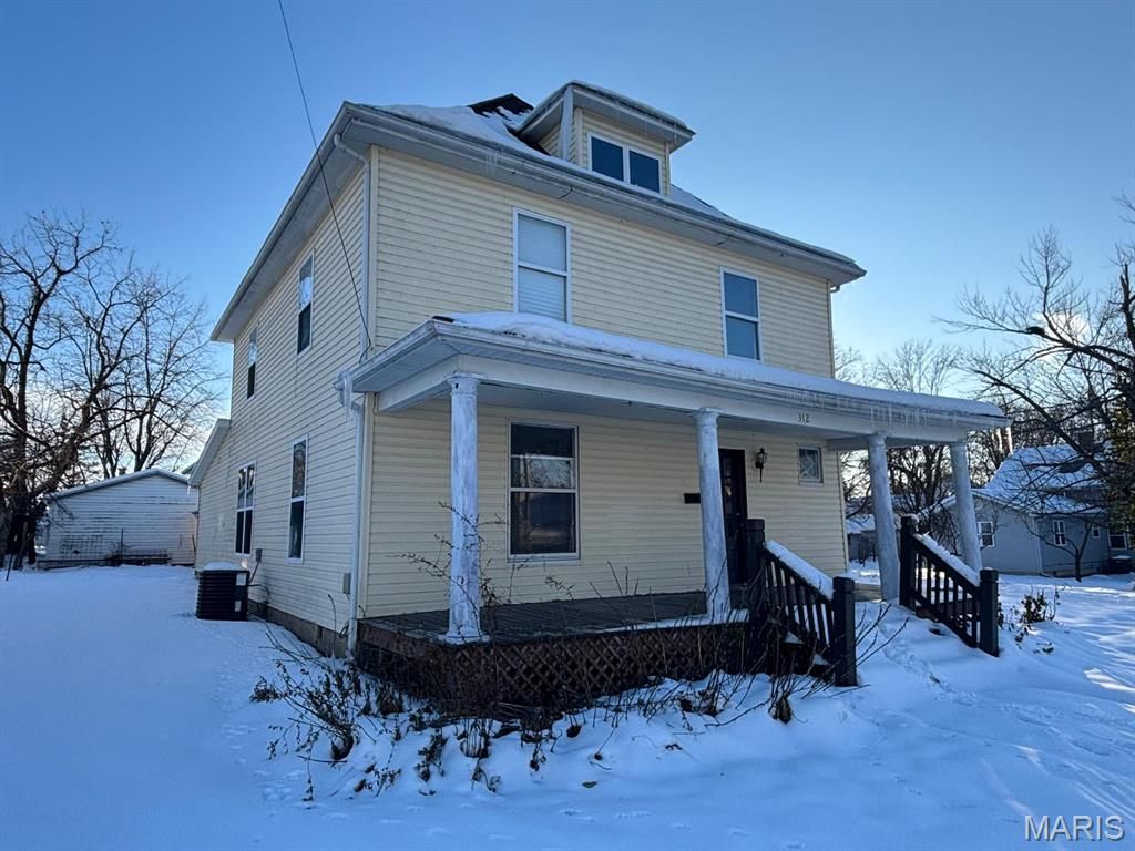 Photo of 312 W Locust Street, Bowling Green, MO 63334 (MLS # 25079918)