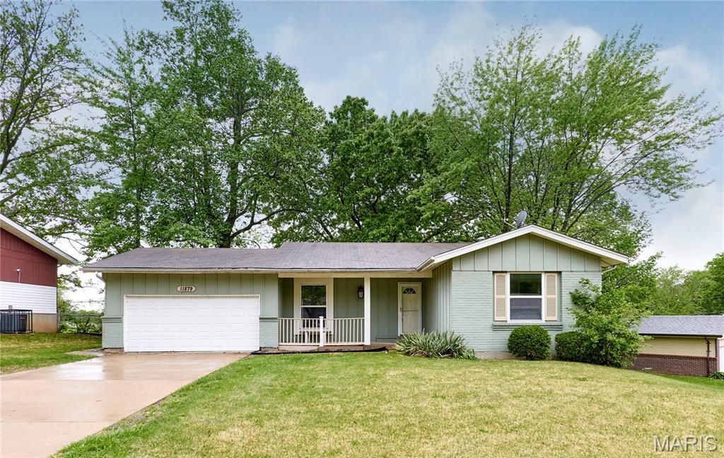 Photo of 11879 Galba Drive, Florissant, MO 63033 (MLS # 26025399)