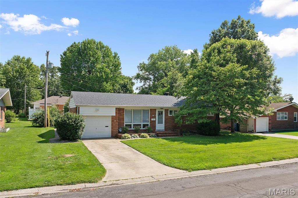 Photo 1 of 36 — 628 Roanoke Drive, Edwardsville, IL 62025