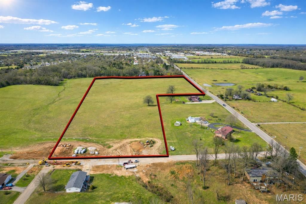 Photo of 1801 TOWER Road, Lebanon, MO 65536 (MLS # 26021656)