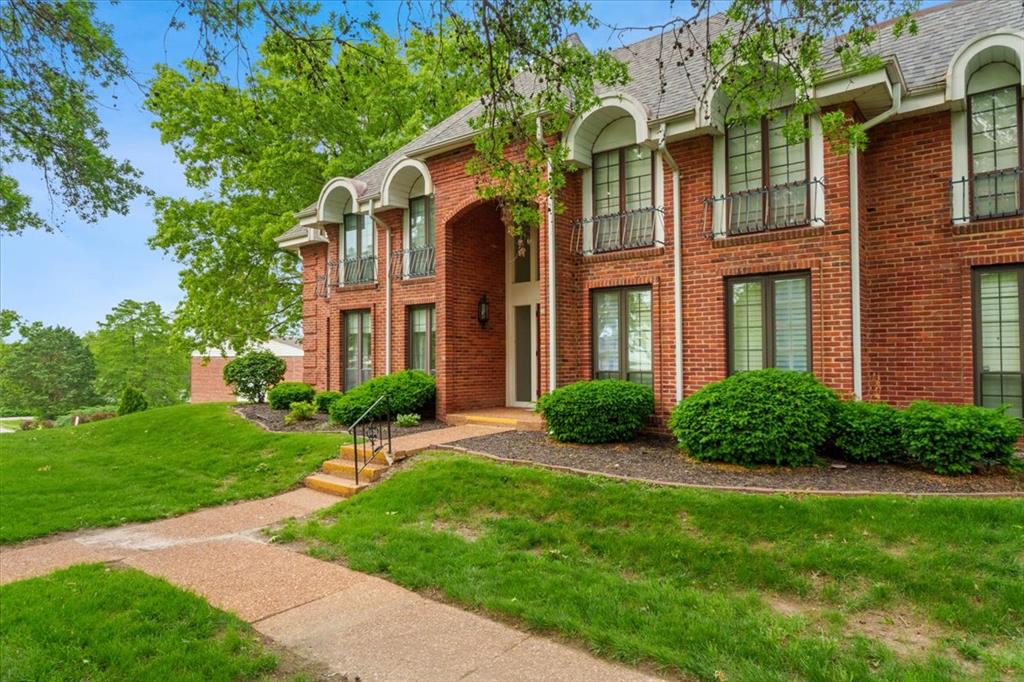 910 Claytonbrook Drive 1