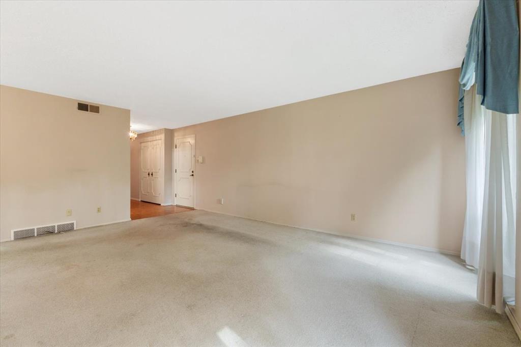910 Claytonbrook Drive 1