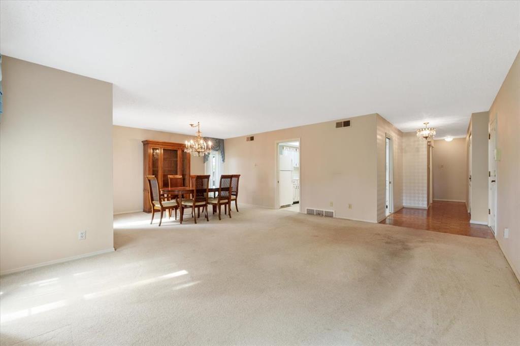 910 Claytonbrook Drive 1