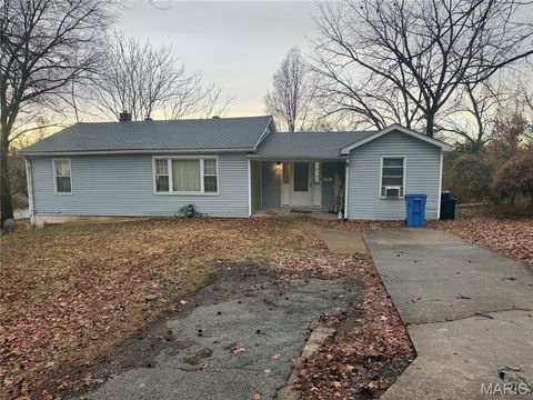 Photo of 321 Tower Drive, East Alton, IL 62024 (MLS # 25082028)