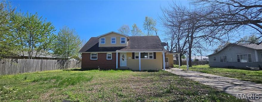 Lots of space and room count for the money with this 4 bedroom 2 bath 1.5 story home central to everything town has to offer.  With just a cosmetic interior facelift and a couple repairs this one can be livable without a lot of work... but with the potential it has to offer, it could be a fantastic "before & after" for someone who wants to take it to the next level and make it a forever home!