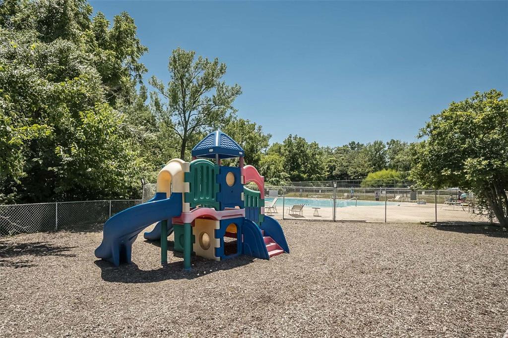 St Louis, Missouri 63146, United States, 2 Bedrooms Bedrooms, ,1 BathroomBathrooms,Residential,Pending,134261