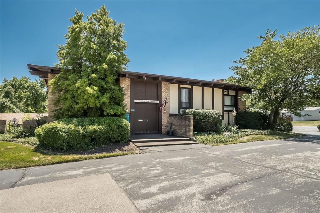 St Louis, Missouri 63146, United States, 2 Bedrooms Bedrooms, ,1 BathroomBathrooms,Residential,Pending,134261